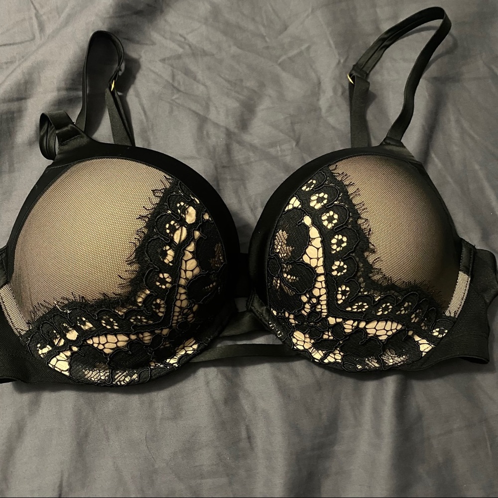 Victoria’s Secret Bombshell Bra With Lace Details